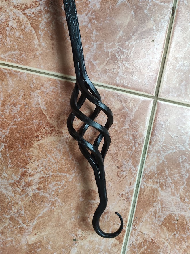 125 cm - Ručně kovaný pohrabáč (hák) - ve stylu špicholce