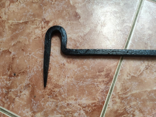 125 cm - Ručně kovaný pohrabáč (hák) - ve stylu špicholce